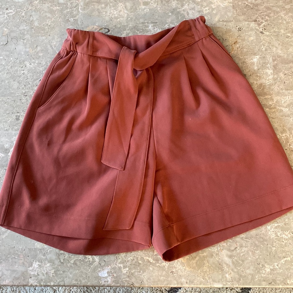 Lululemon lounge shorts size 4 good condition